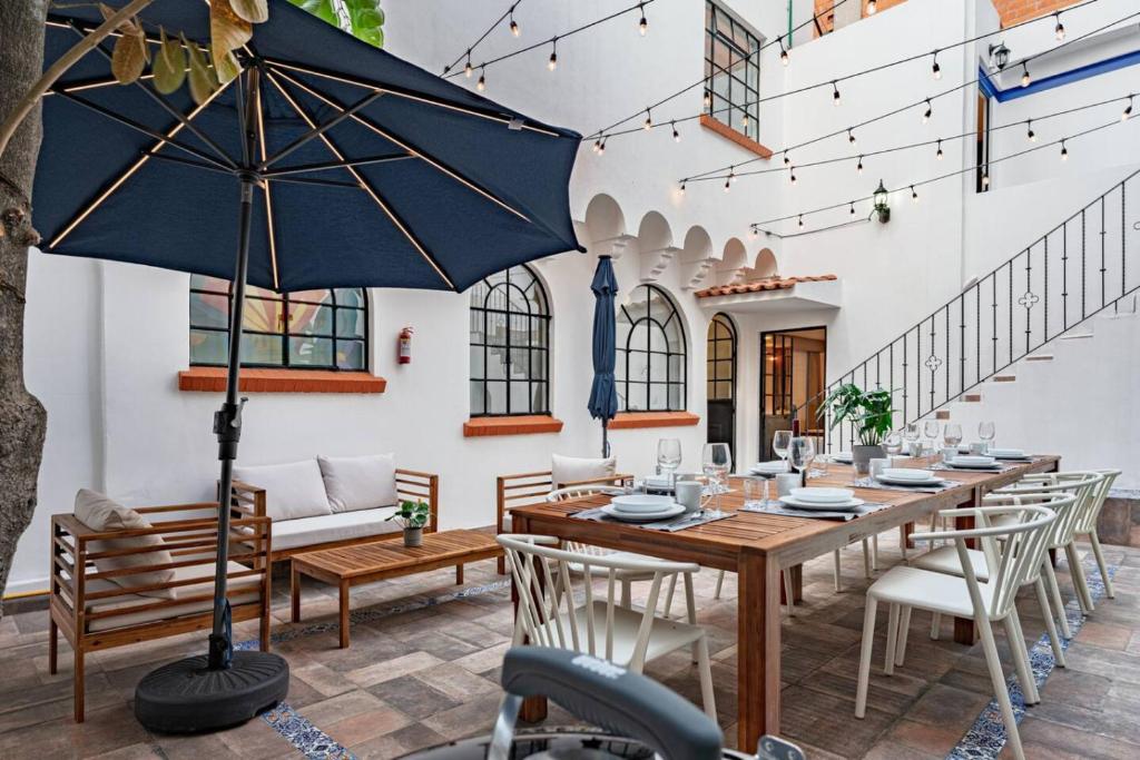 Group-Friendly Terrace Delight near WTC & Shops - 5