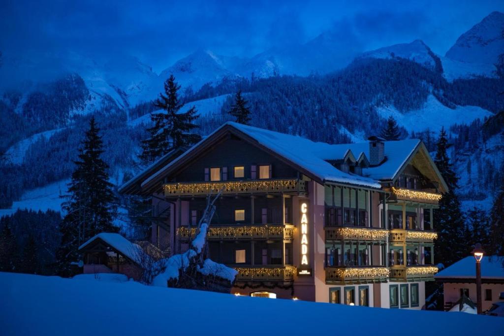 Hotel Canada - 1