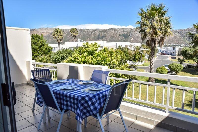 Sea and Mountain View Apartment photo
