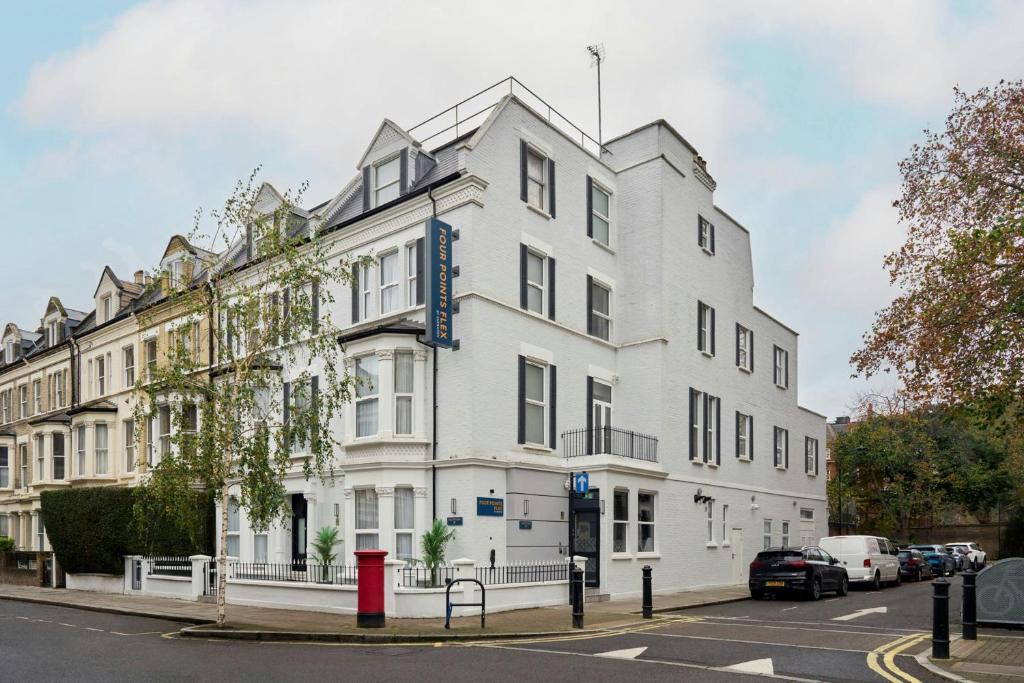 Kensington West Hotel