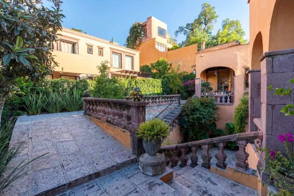Angelic 2BR Nest - Pool & Hot Tub - Gated Village - 5