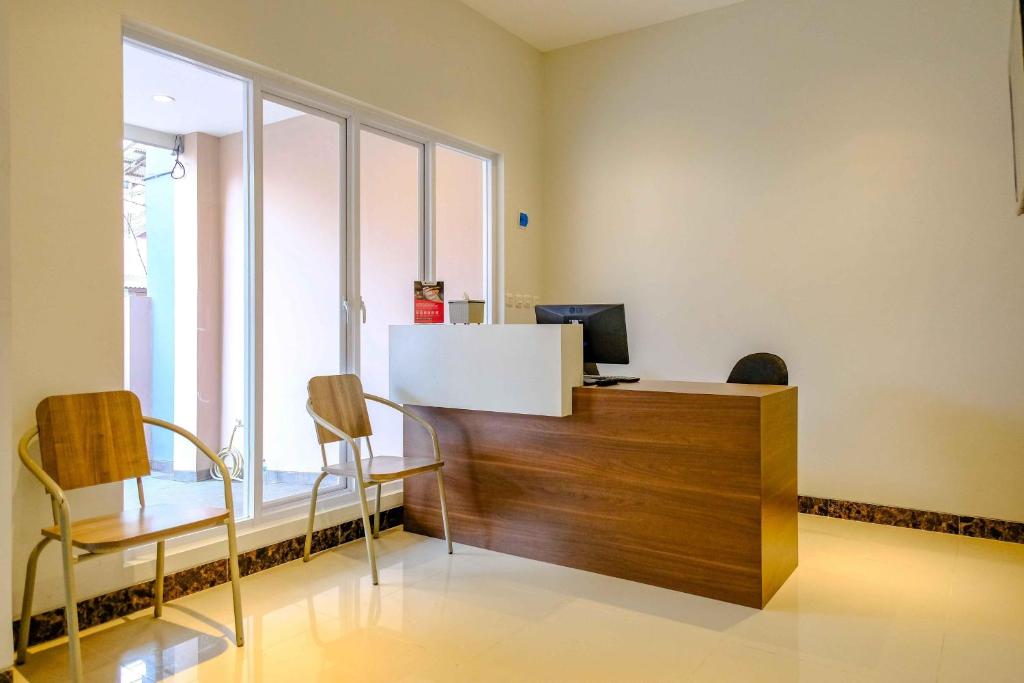 レッドドアーズ ニア パサール バル 3 (RedDoorz near Pasar Baru 3) フロント・ロビー