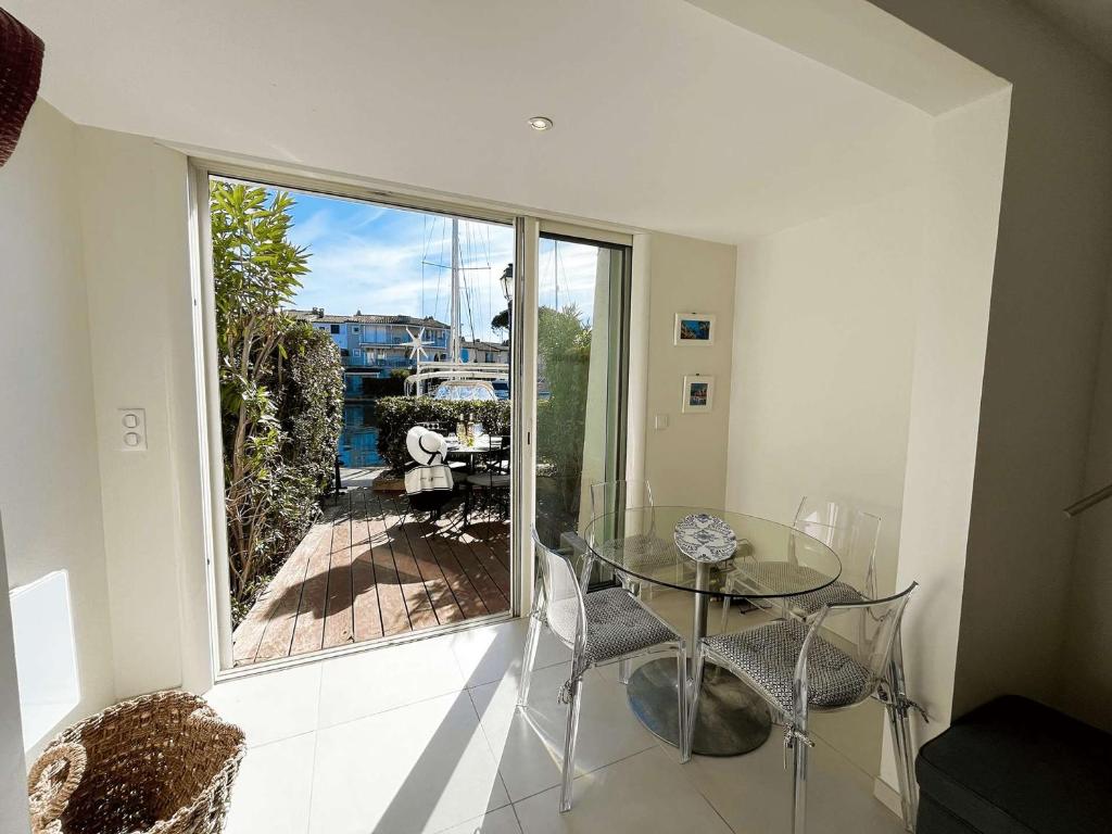 Appartement moderne climatisé avec terrasse à Port Grimaud - FR-1-868-22 - 2