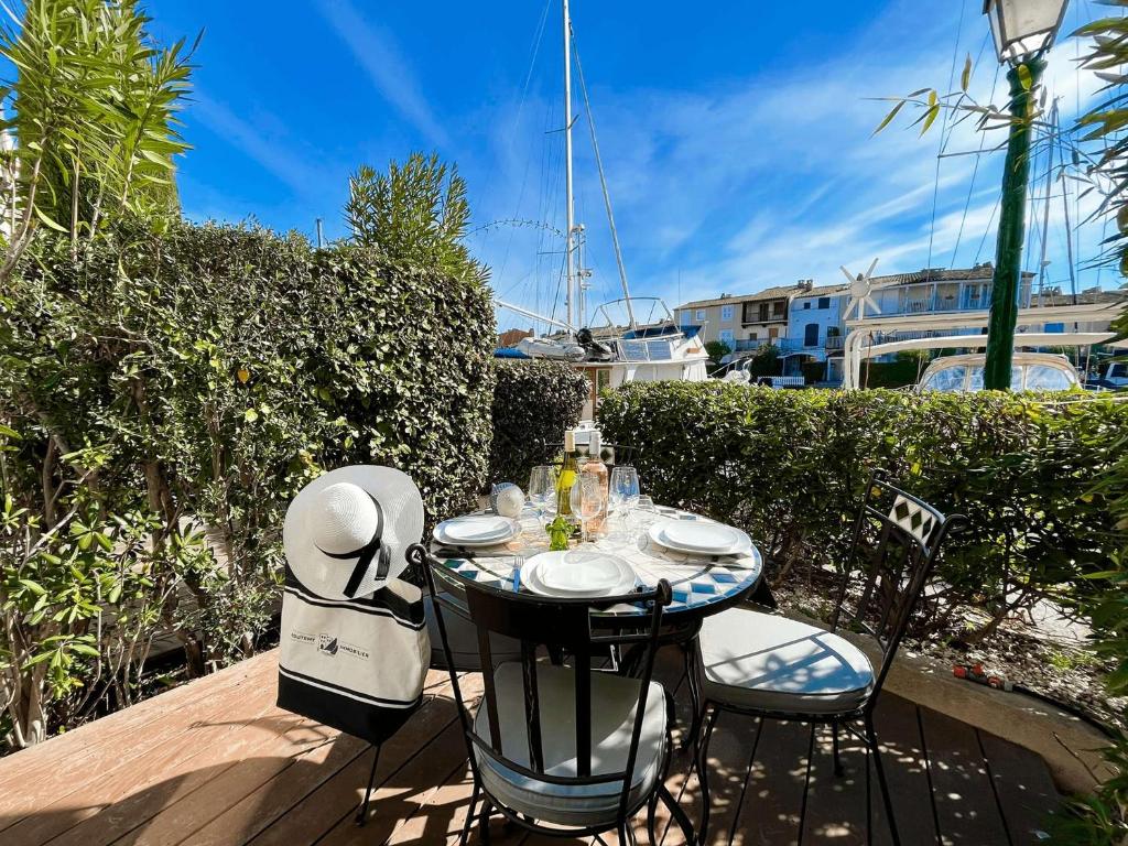Appartement moderne climatisé avec terrasse à Port Grimaud - FR-1-868-22 - 4