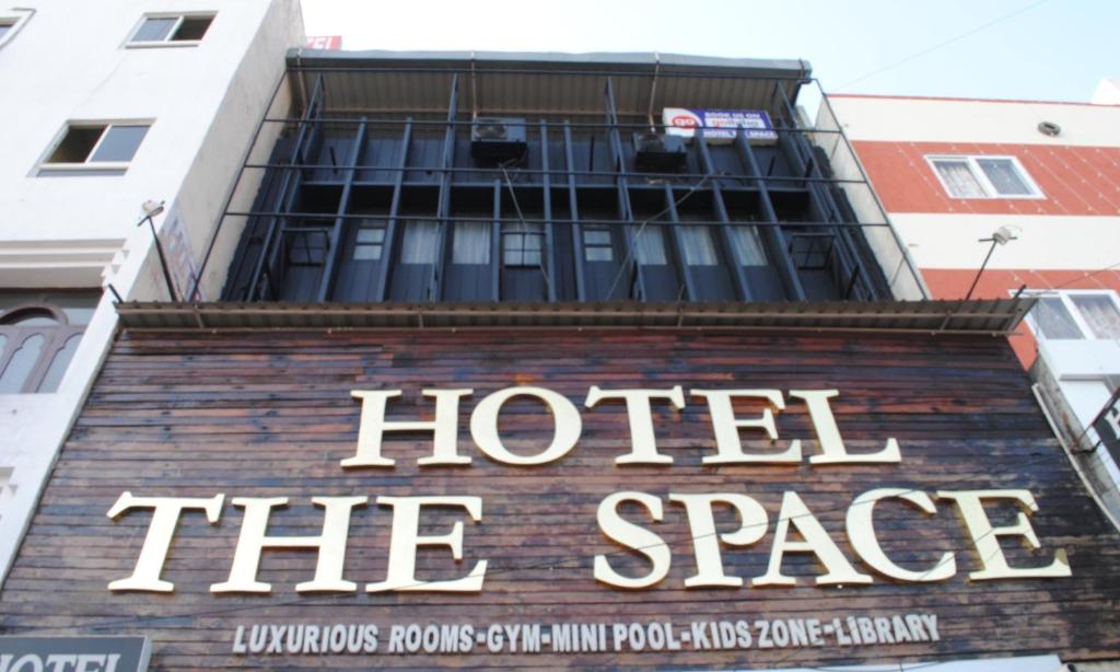 Hotel The Space photo