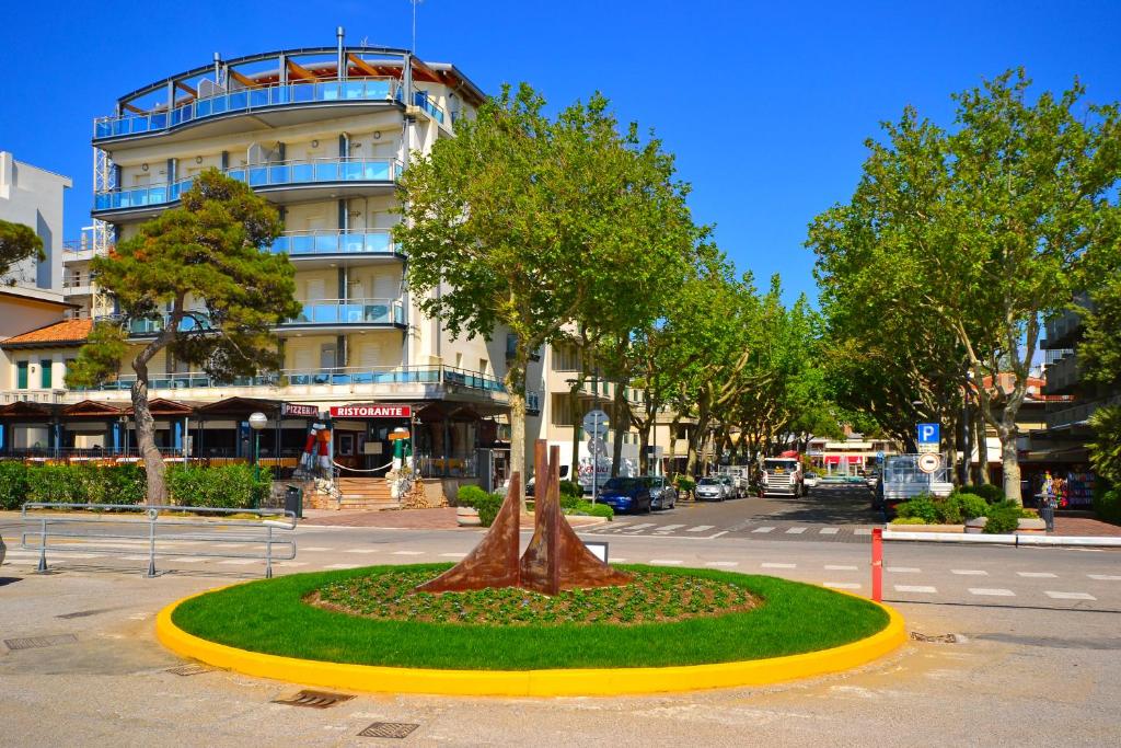 Sunbeach Apartments - 1
