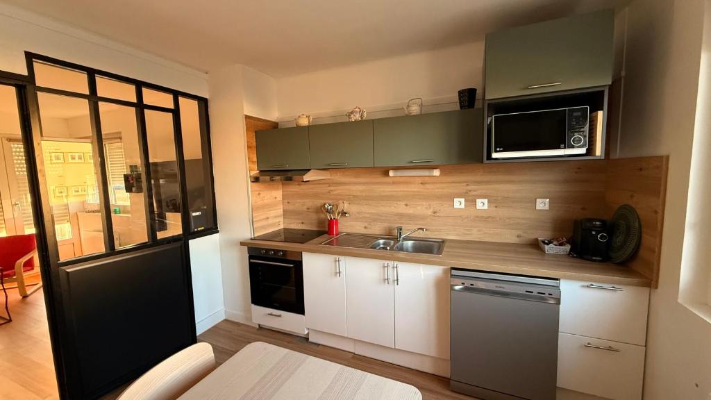Appartement spacieux rénové, vue mer - 2 chambres - 4