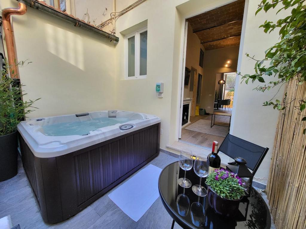 Courtyard Jacuzzi and Private Patio - 1
