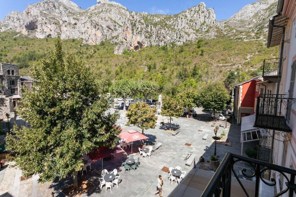 Sunny 1-Bed apartment in lovely mountain village - 2