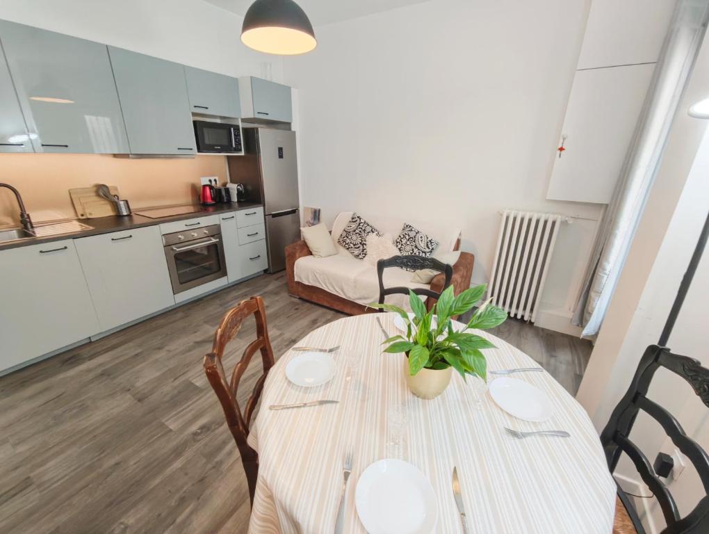 Notre Dame in Latin Quarter Stylish Flat for 6 - 3