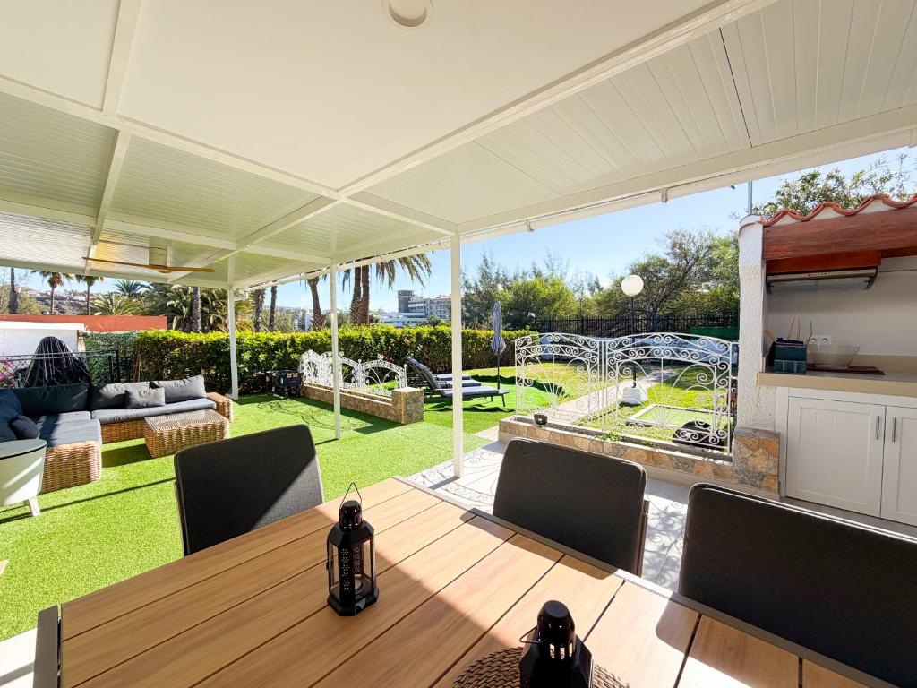 Avant Holidays San Agustin by CanaryScape - communal heated pool - 3