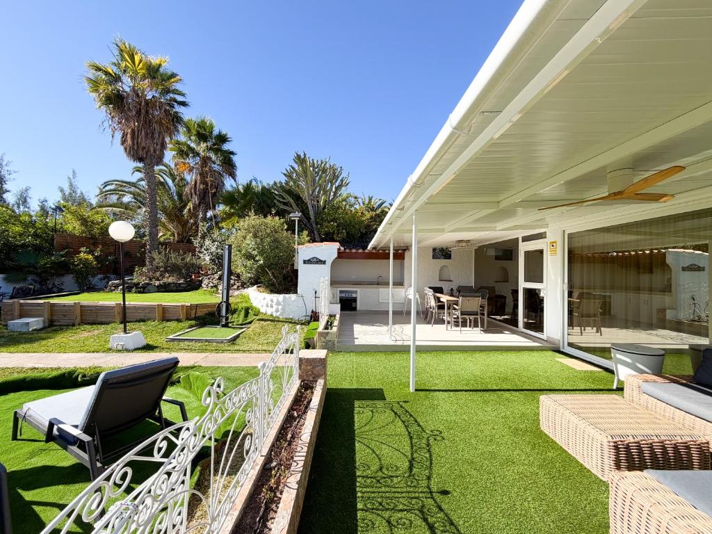 Avant Holidays San Agustin by CanaryScape - communal heated pool - 1