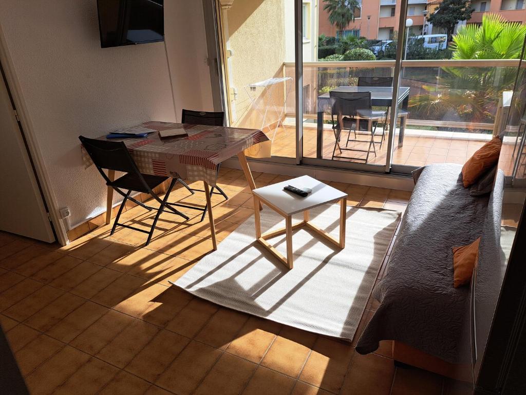 Hélios 24, T2 climatisé, parking, terrasse, 500m plage - 1