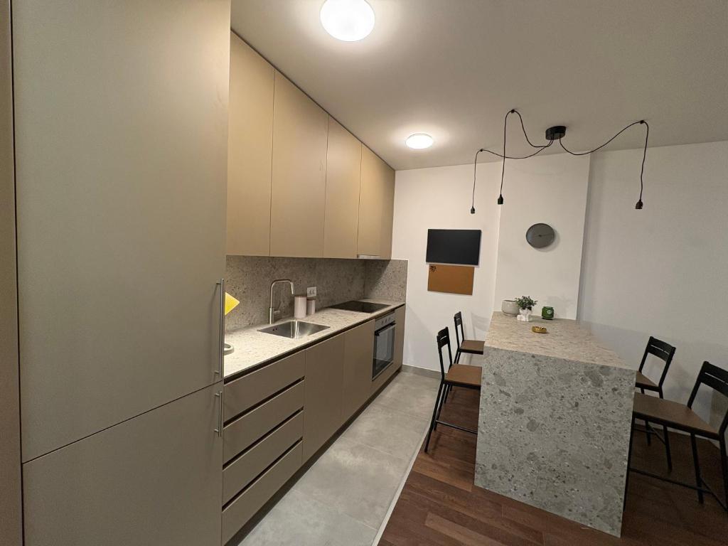 I&I Tesla Apartments II - 2