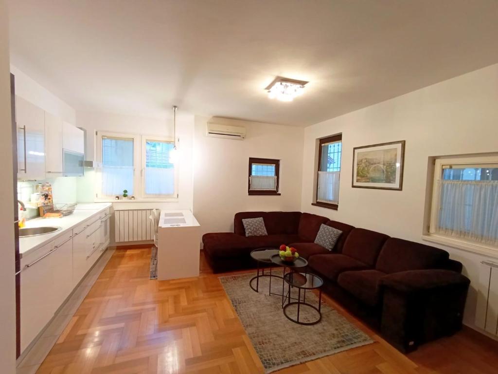 LuxApart Kovači Old City centar free garage - 5