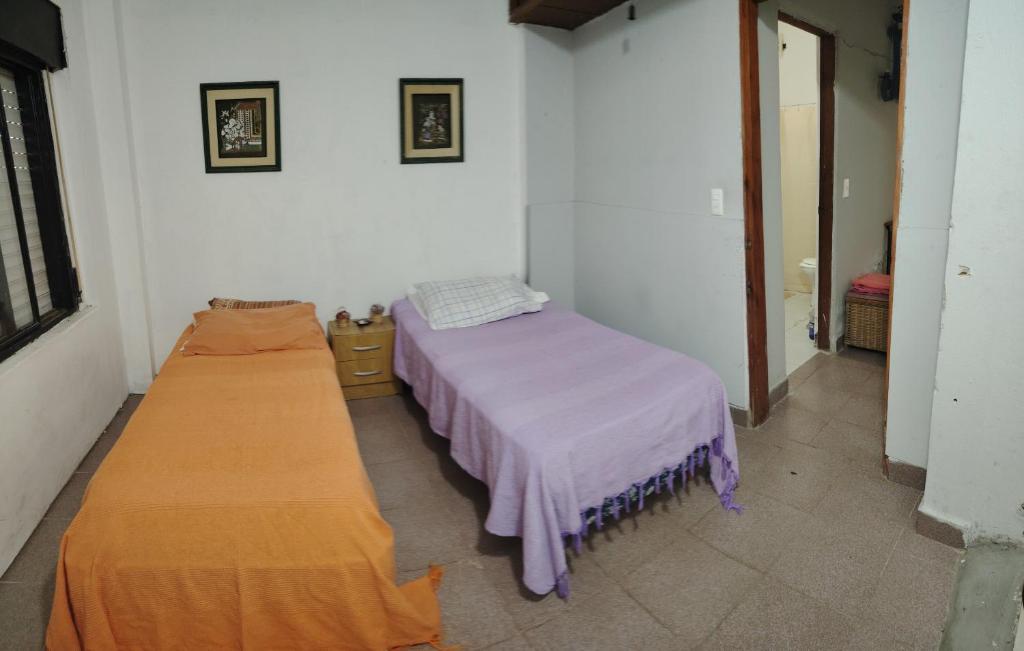 1 cuadra de la TERMINAL DE ÓMNIBUS - 3