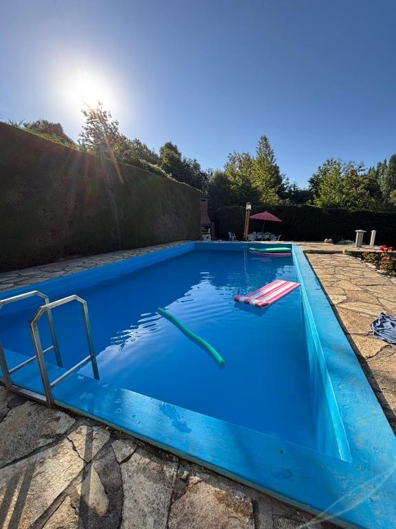 Casa con piscina climatizada y gran jardín - 1