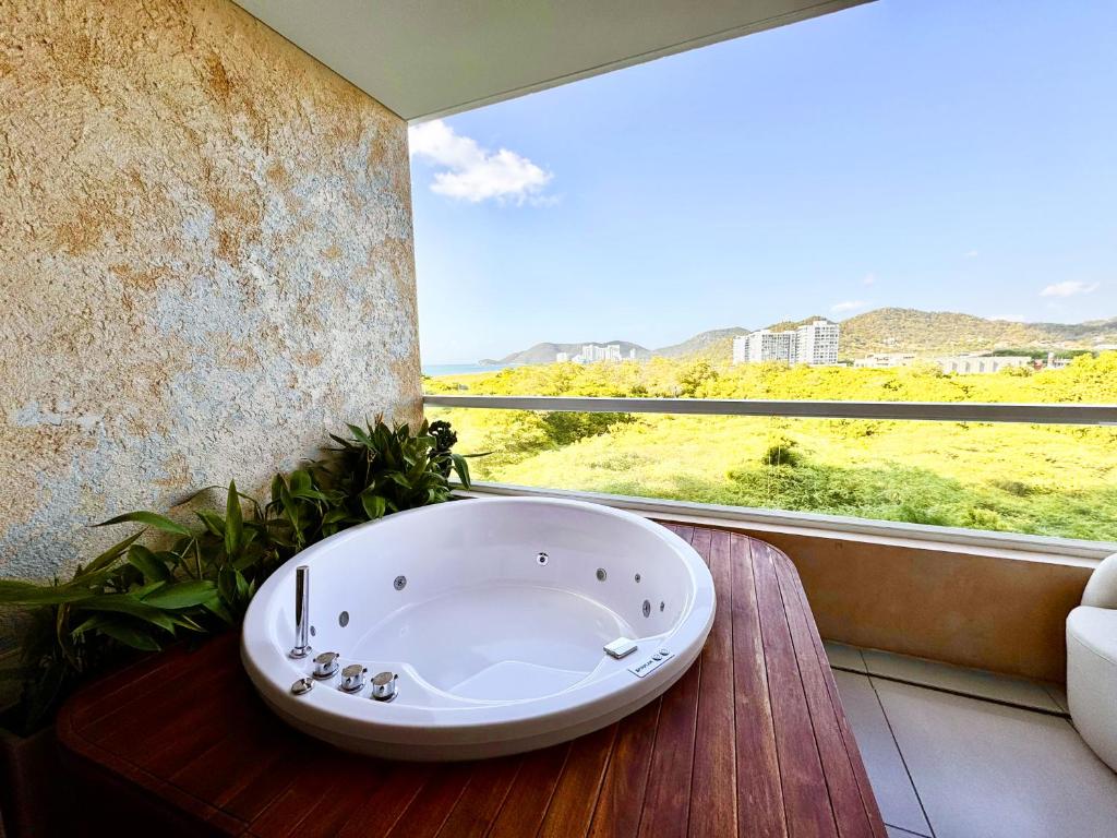 Suite Con Jacuzzi Privado Vista A Reserva Y Mar - 3