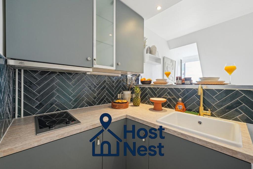 Charming Eiffel Tower view Nest in Paris 8th - 5