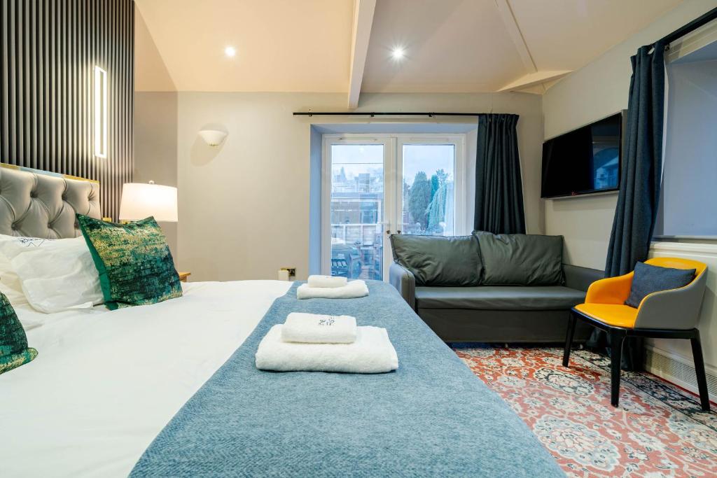 Waterhead Retreat, Ground Floor Bathtub Suites with Private Entrance photo 8