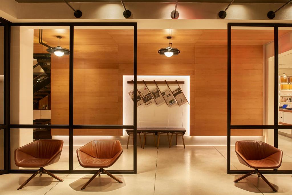 Shared lounge/TV area