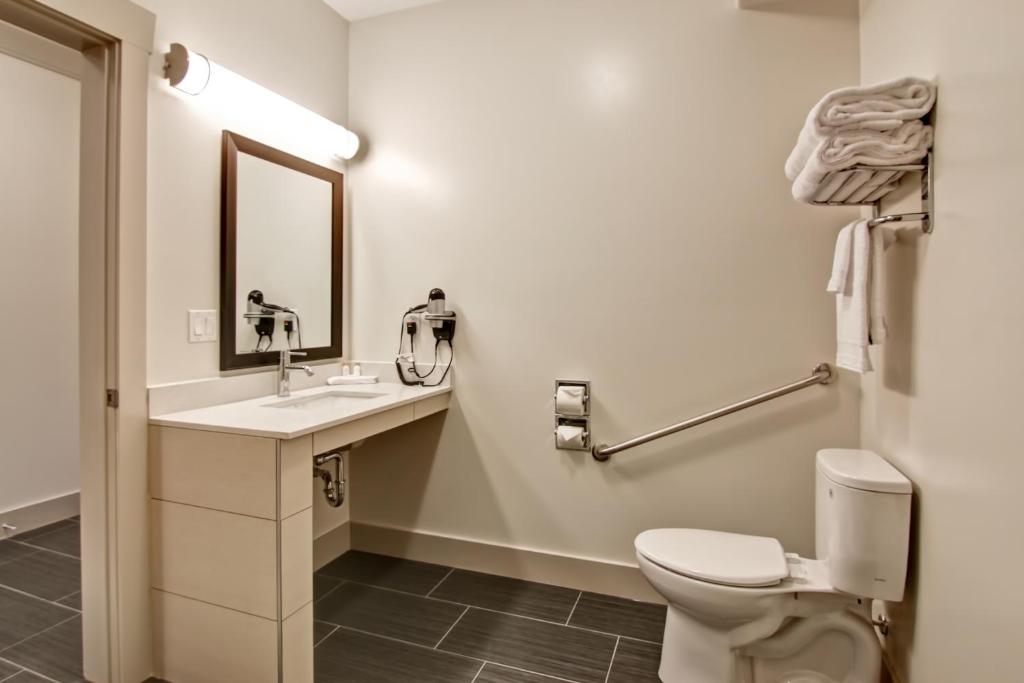 Chateau Nova Yellowknife photo