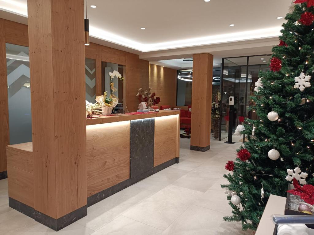 Hotel Canada - 2
