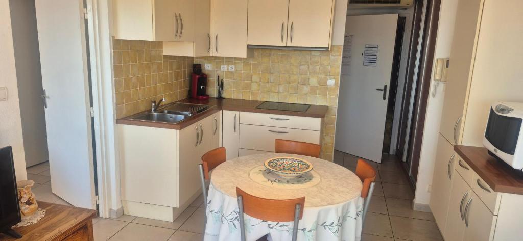 Le Matago A36, Superbe T2 avec vue sur le Port, parking, piscine, clim - 3