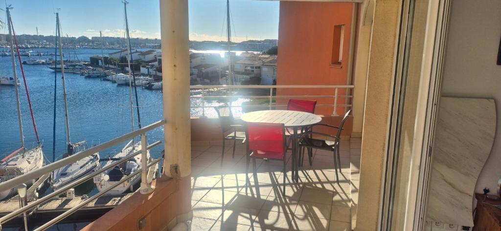 Le Matago A36, Superbe T2 avec vue sur le Port, parking, piscine, clim - 1