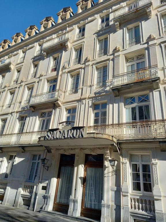 Appartement T3 classé 2 étoiles en hypercentre avec parking privé à Luchon - 1