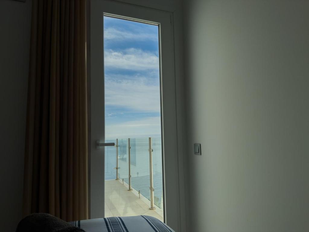 Seafront 2B Apartment with Pool, Spa & Gym Torrox - 2