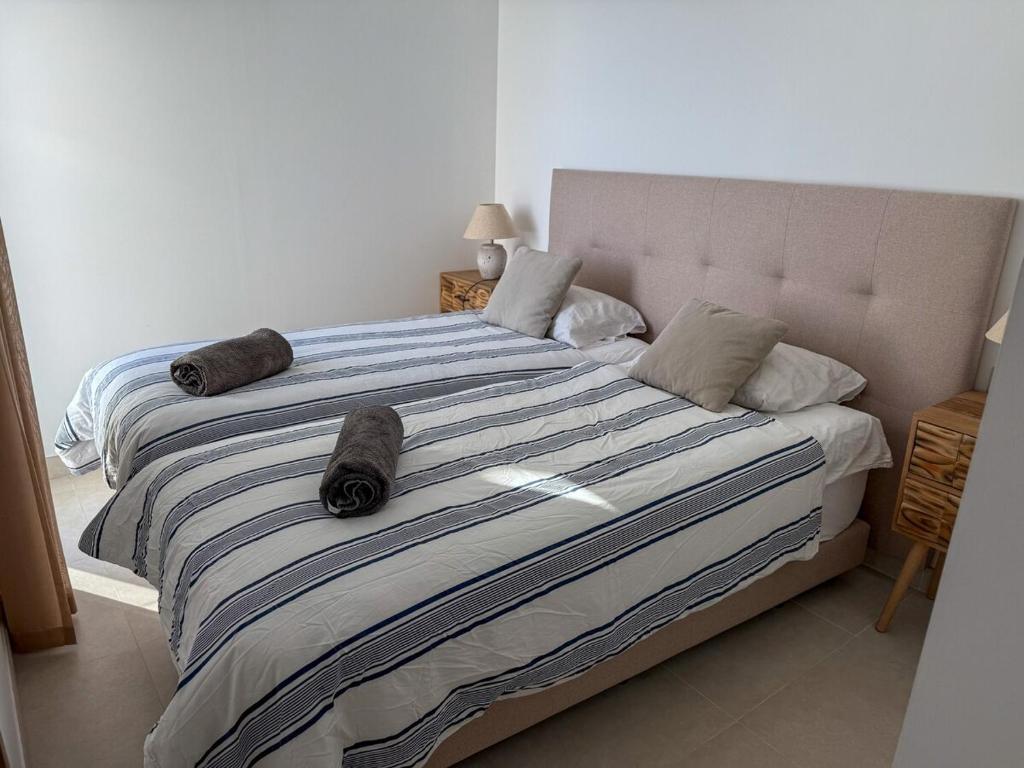 Seafront 2B Apartment with Pool, Spa & Gym Torrox - 3