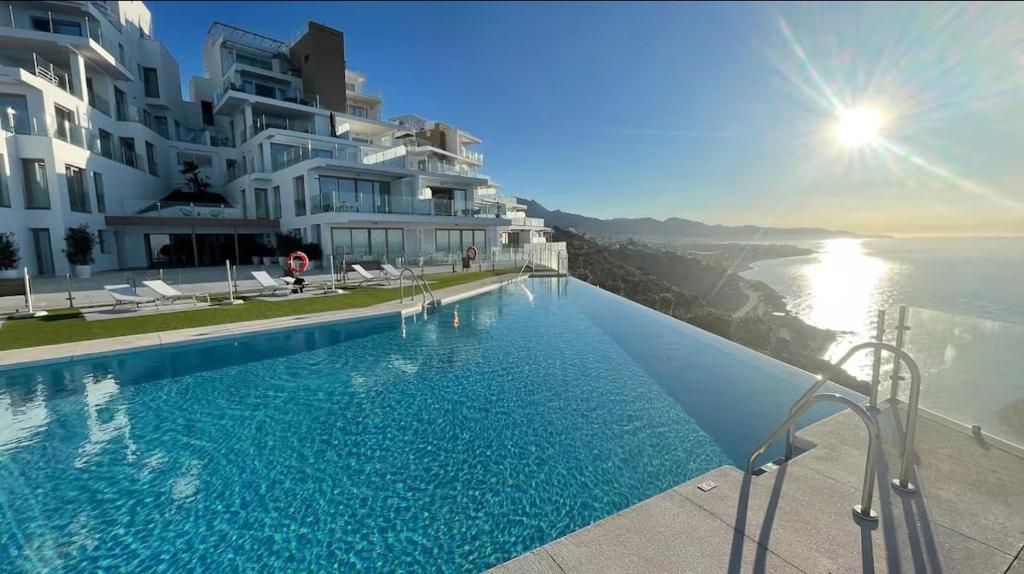 Seafront 2B Apartment with Pool, Spa & Gym Torrox - 5