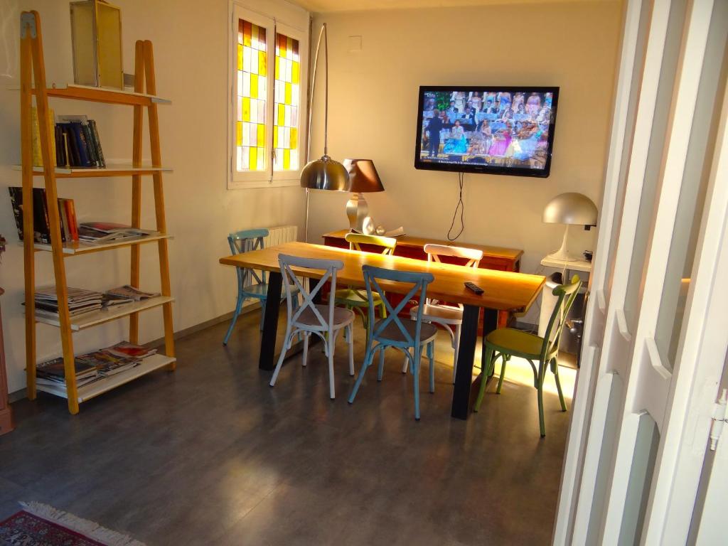 Shared lounge/TV area