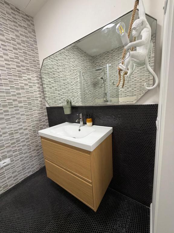 Giraffe art Ducati BLQ apartment - 3
