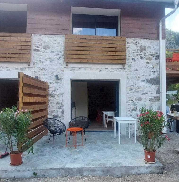 La grange Studio à 100 mètres du lac N1 - 1