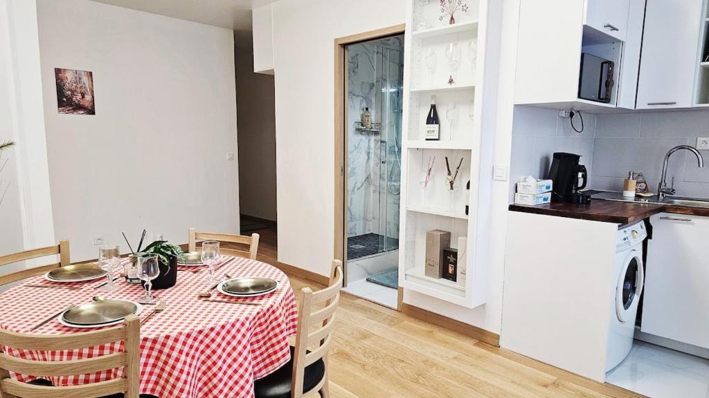 Nice apt with parking free - 1
