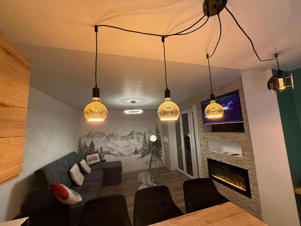 loyika , résidence avec caméra et digicode possibilité location voiture Mercedes ,garage ,climatisation ,cheminée, Netflix, petit déjeuner , repas du soir fondue, raclette , barbecue sur demande - 4