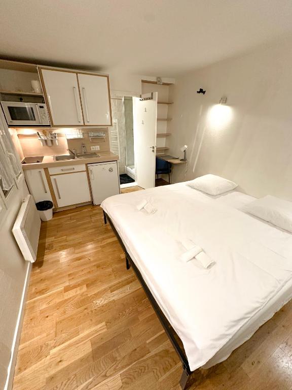 Cozy Apartment in Paris's Latin Quarter - 4