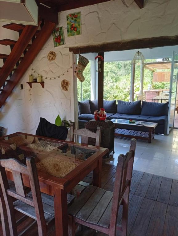 Casa amplia, con gran parque y pileta - 3