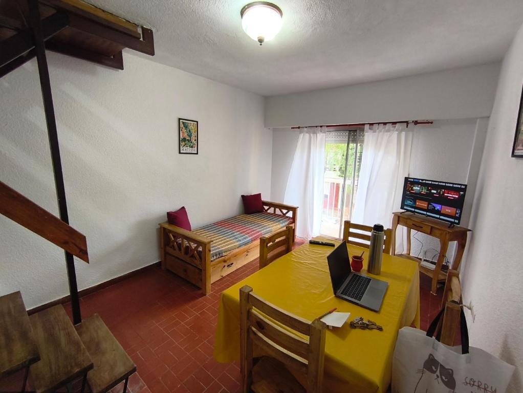 Depto Céntrico, 2 Ambientes, Cochera, Internet, 300 mts de playa - 1