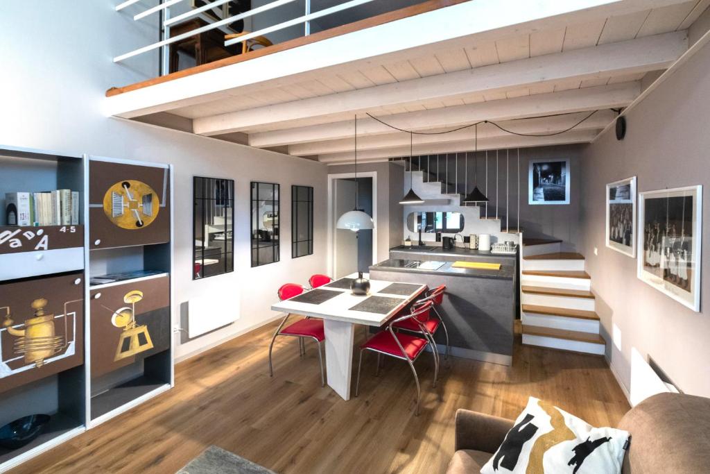 Casa degli Specchi- Duplex in Arona city center - By Guestaly - 2