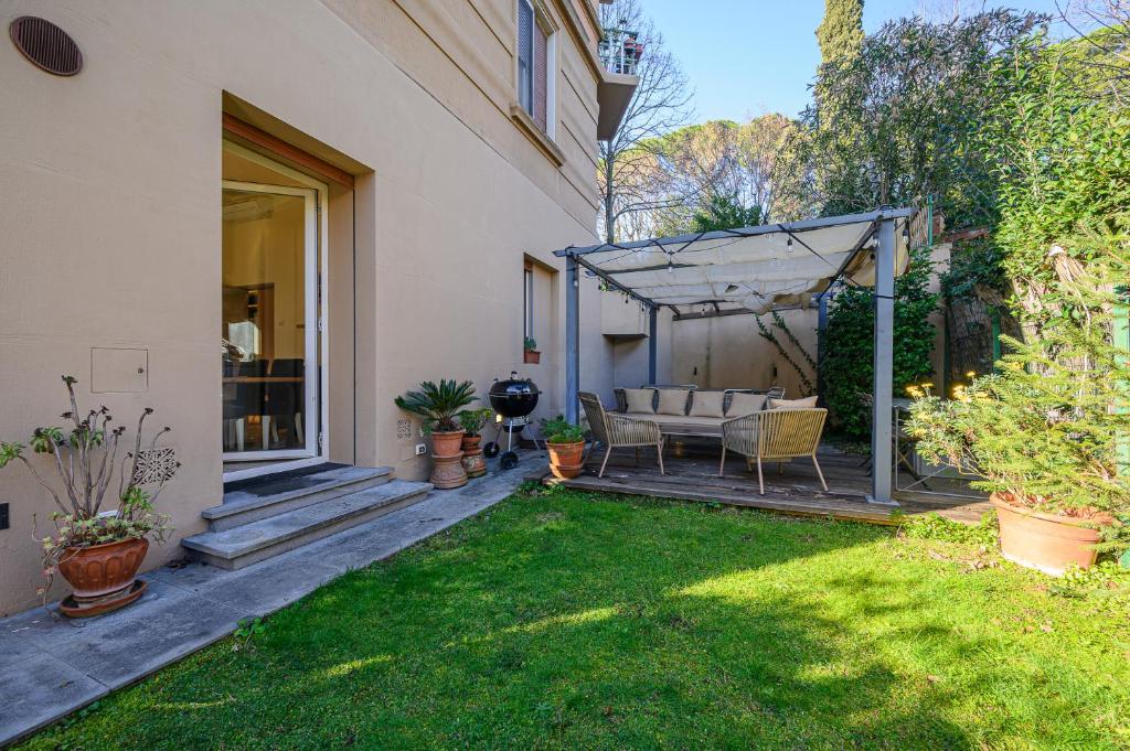 Cozy retreat with private Garden & hot tub - 4