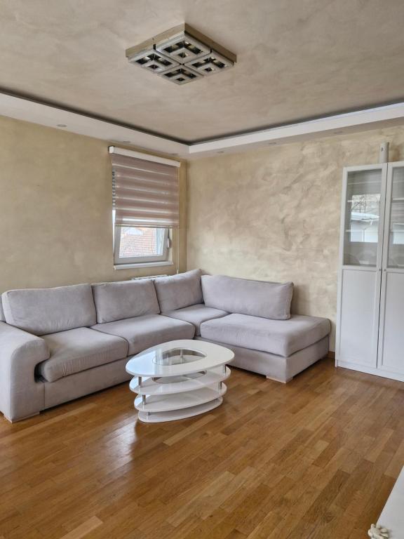 Kolet Zemun - 1