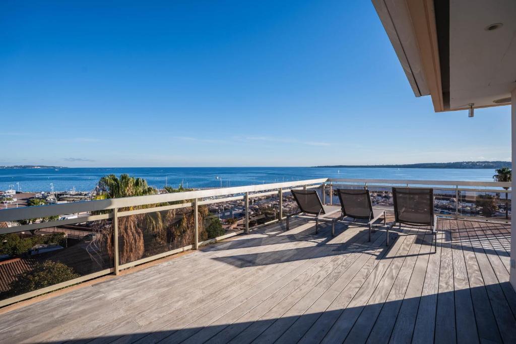REF 2033 - Cannes - Sumptuous penthouse with sea view for rent - 2