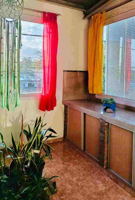 Colorido departamento planta alta - 3