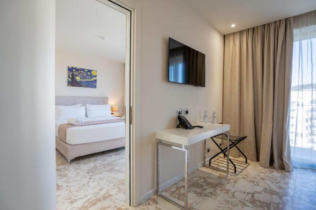 Durres Bay Hotel — Hotel rooms in Golem, Tirane