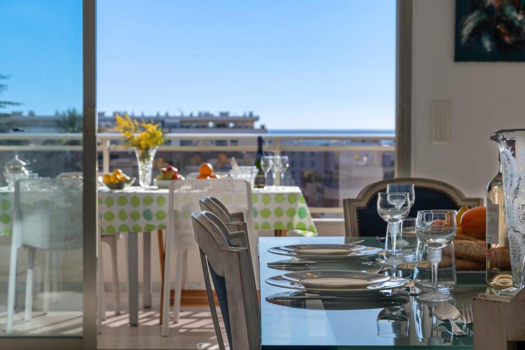 104 sqm Sea-View Apartment Cannes - 4