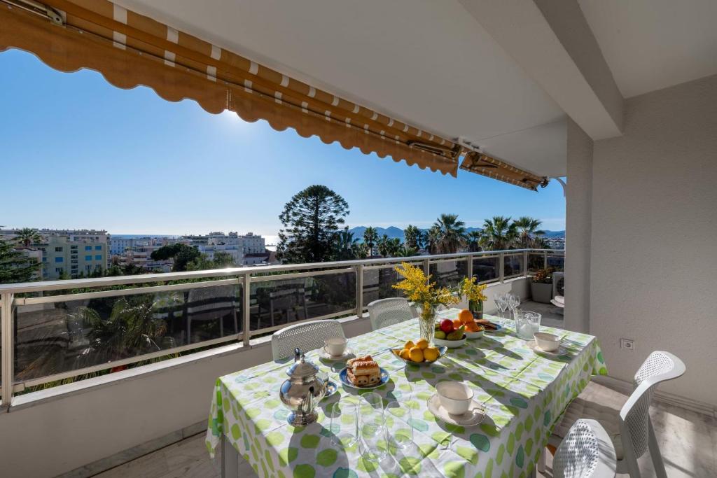 104 sqm Sea-View Apartment Cannes - 2