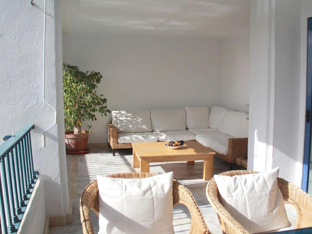 Apartment mit Terrasse- Pool und Garten by Interhome - 5